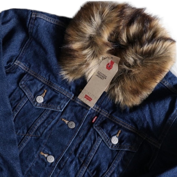 NWT Levi's Quilted Dark Wash Fur Collar Denim Trucker Jacket Size Small - Picture 3 of 8